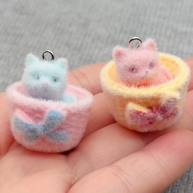 Resin Art Pendant - 4 Stück 3D-Plüsch-Katzenanhänger aus Kunstharz, DIY-Schmuckherstellung,