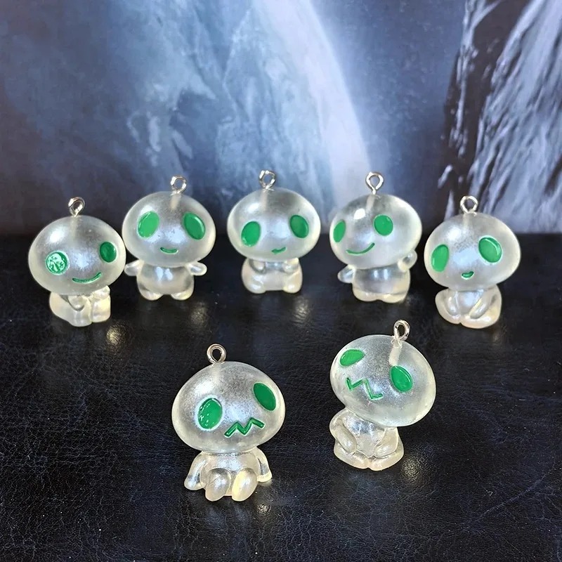 Resin Art Pendant - 7 Stück im Dunkeln leuchtende Alien-Harzanhänger,